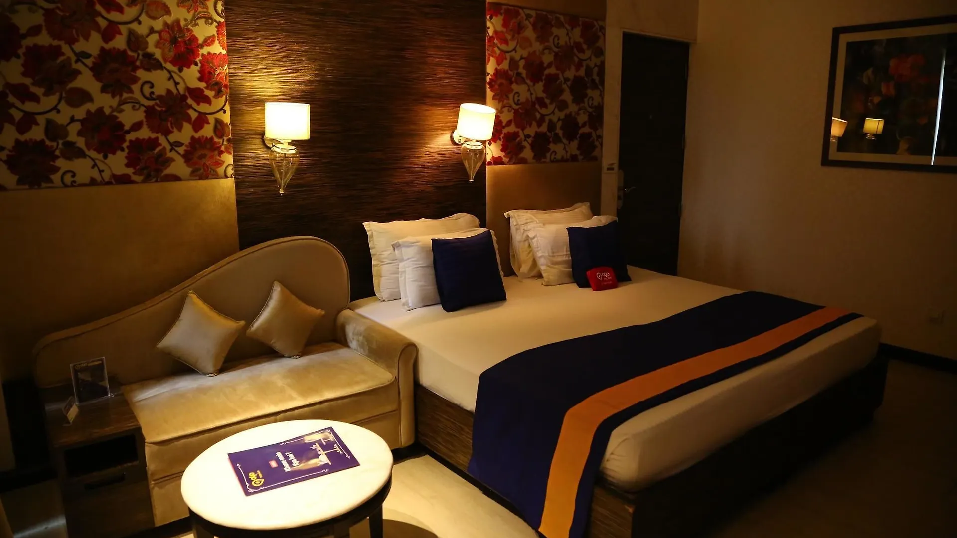 Oyo Premium Sector 43 Chandīgarh