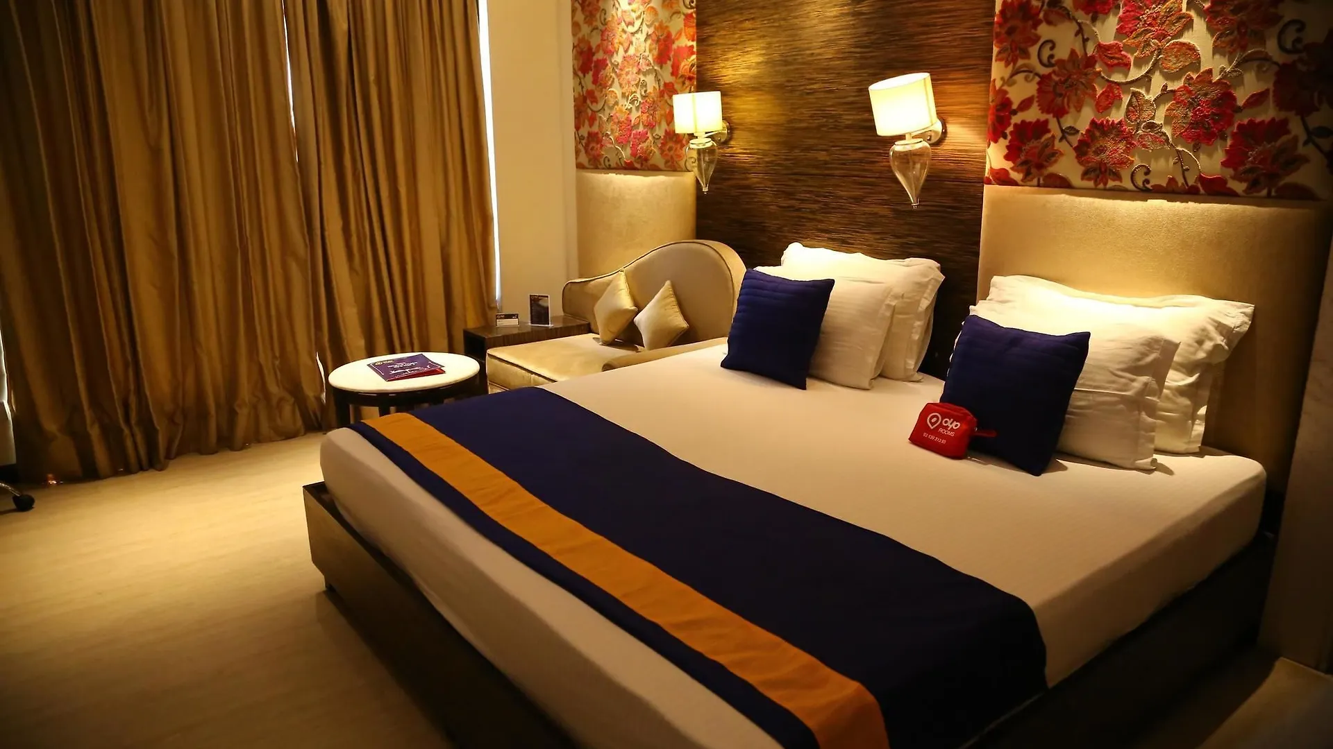 Oyo Premium Sector 43 Chandīgarh 3*,