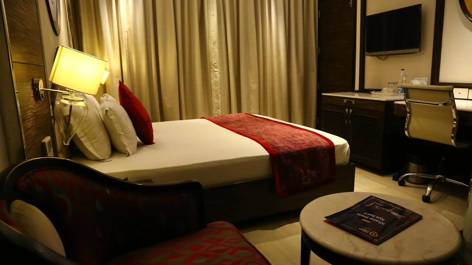 Otel Oyo Premium Sector 43 Chandīgarh